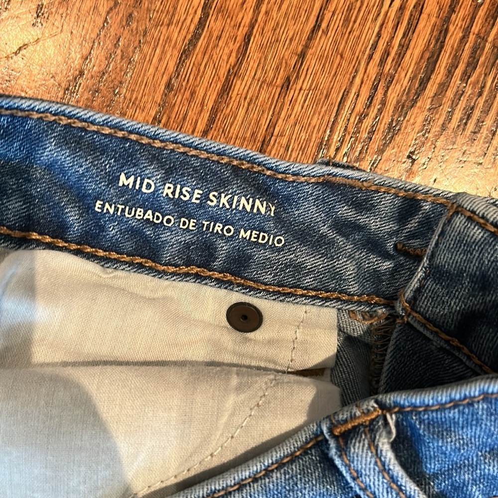 Mid Rise Skinny - Picture 3 of 4